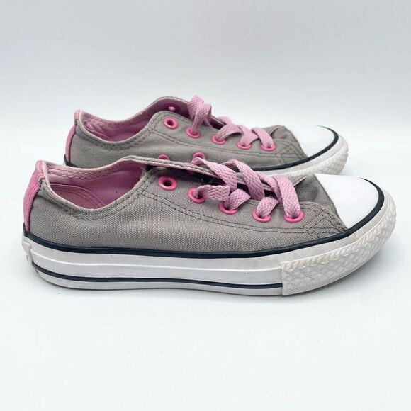 Converse Chuck Taylor All Stars - size 11 - Picture 2 of 8